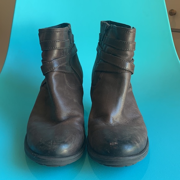 Clark’s Ankle Leather Boots - Picture 2 of 9